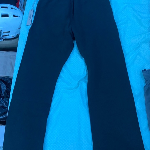 Fear Of God Essentials Relaxed Sweatpant - Stretch Limo - Picture 2 of 3